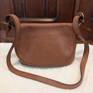 Vintage Coach #4150 Fletcher Saddle Bucket